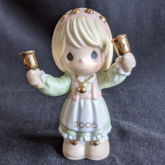 Precious Moments "Ringing In The Season" - Picture 2 of 14